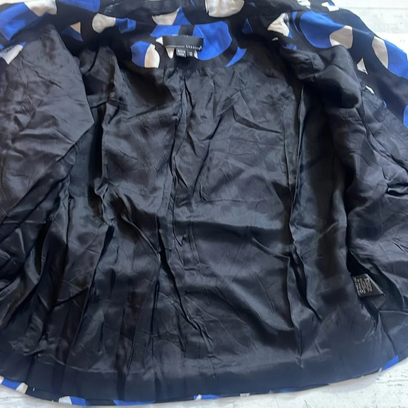 Laudrew Abstract One Button Crop Blazer 12 - Picture 10 of 10